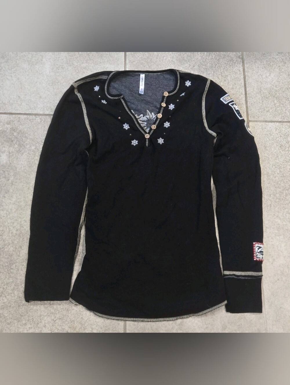 Alp-n-Rock Madeline Henley Shirt Womens XS 1 Black Snowflake Embroidered Ski